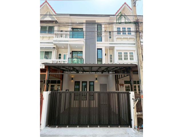 ทาวน์โฮม 3 ชั้น เล่นระดับ ซอยนาคนิวาส37 โชคชัย