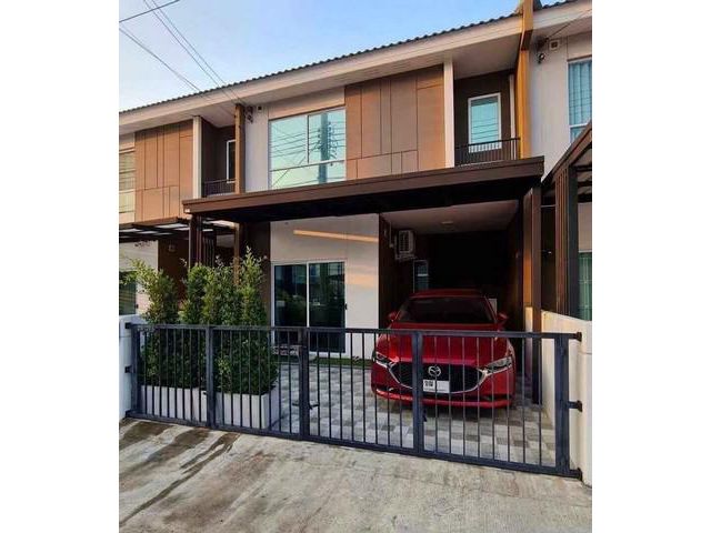 ให้เช่าทาวน์โฮม2 ชั้น เพียง3นาทีถึงโรงเรียนนานาชาติ​เอกบูรพา