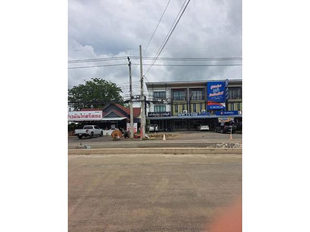 ขายอาคารพาณิชย์ 3 ชั้น  หน้าหมู่บ้านสิรัญญาโครงการ 4 อำเภอเมืองลพ