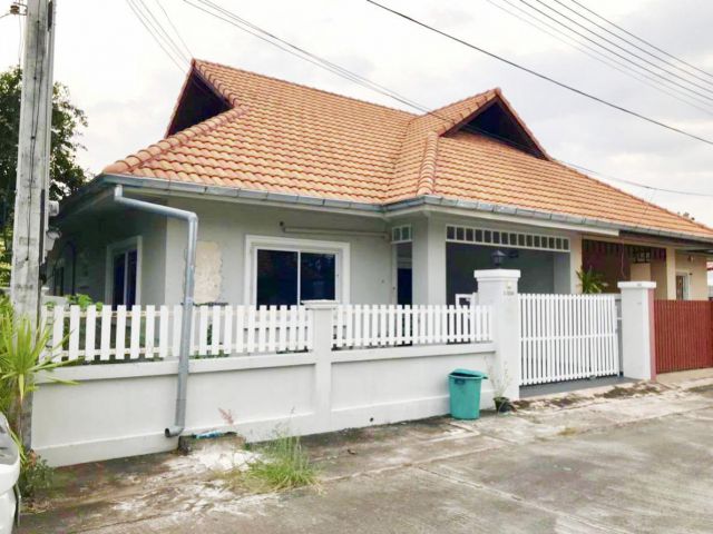 ให้เช่าบ้านเดี่ยวชลบุรี-ชั้นเดียว. หมู่บ้านบางเสร่ กรีนฟิล,แต่งสวยพร้อมอยู่. Line id: @thefirstagent /RAR2512-2344