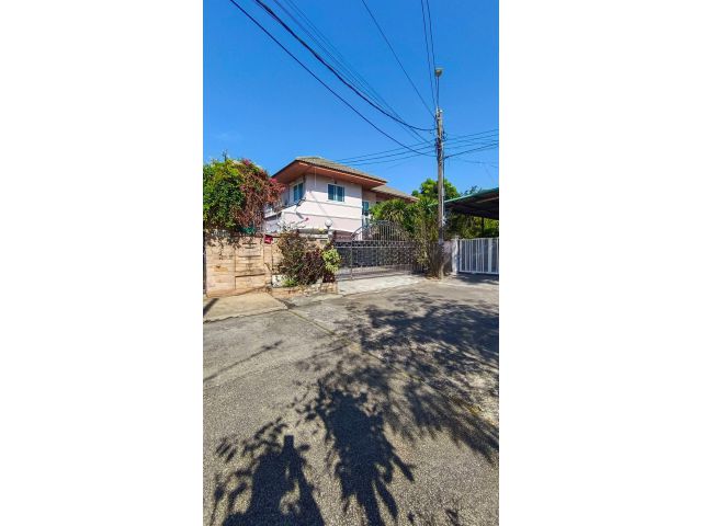 ขายบ้านเดี่ยวหมู่บ้านทองสถิตย์เรียบด่วนรามอินทรา​ แขวงจระเข้บัวเขตลาดพร้าว กทม. พื้นที่​127 ตรว.บ้านหลัง​ใหญ่​