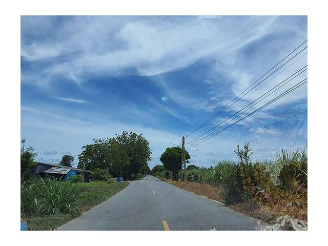 ที่ดินถมทั้งแปลง 152 ไร่  ติดราดยาง2เลนน์ ทางรอบที่ดิน ใกล้ทางขึ้น - ลงมอเตอร์เวย์ สายใหม่