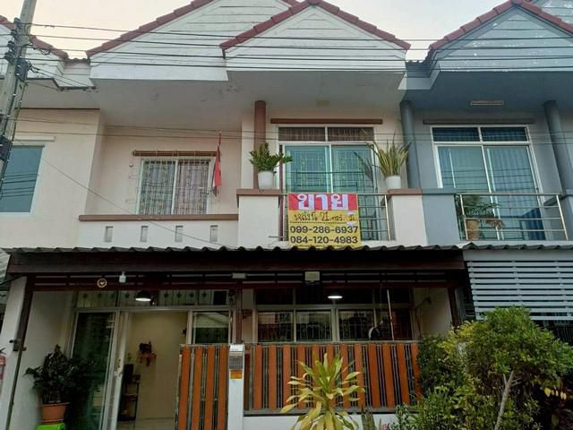 ขายด่วน ทาวเฮ้าส์ 2 ชั้น 21วา  หมู่บ้านรุ่งเรืองวิลล่า  ประชาอุทิ