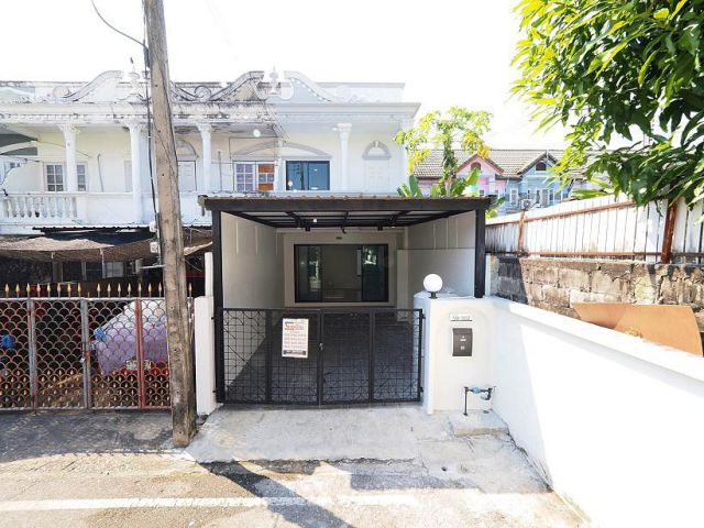 ขายราคาพิเศษ ทาวน์เฮ้าส์ 2 ชั้น ม.พรร่มเย็นวิลล่า ขนาด 20 ตร.ว. 3นอน 2น้ำ บ้านหลังริม น่าอยู่มาก พื้นที่กว้าง ฟังชั่นบ้านดีเยี่ยม พร้อมเฟอร์นิเจอร์