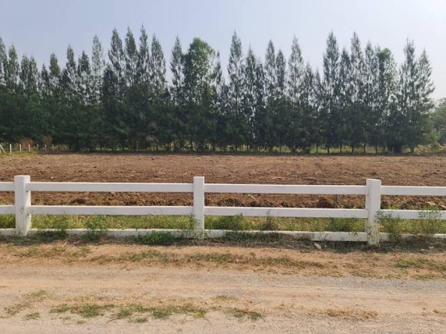 ที่ดินเนื้อที่ 2 ไร่ล้อมรั้วคาวบอย 3 ชั้น น้ำไฟพร้อม โฉนดครุฑแดงพร้อมโอน 0870060727