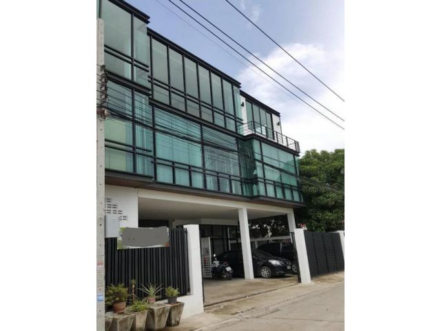 ขายโกดังโรงงานขนาดเล็ก พร้อมอาคารสำนักงาน 3 ชั้น ย่านลาดพร้าว 101