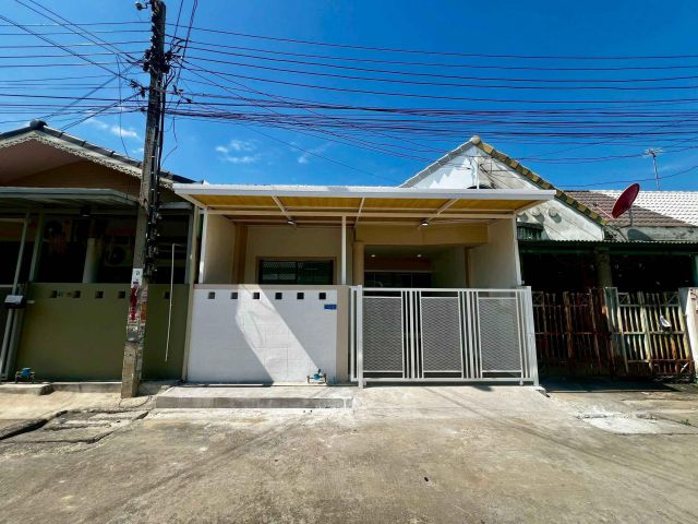 หมู่บ้านร่มเงาไม้