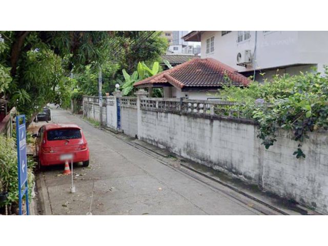 ขายที่ดินมีสิ่งปลูกสร้าง เนื้อที่ 93 ตรว. ซอยทองหล่อ 7 แขวงคลองตันเหนือ เขตวัฒนา กรุงเทพๆ