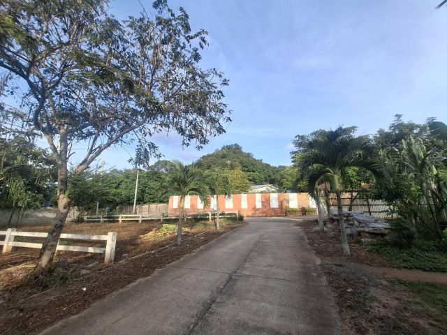 ขายด่วนที่ดินแบ่งขาย 8 แปลง 50 วา อยู่ในชุมชนวชิรา ที่โฉนด ขายแปลงละ 7.5 แสนบาท