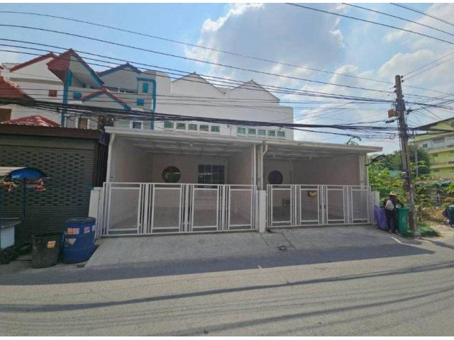 Rent  Stylish Minimalist 4-Bedroom House Near BTS Phahonyothin 69 without furnitures  Great Price