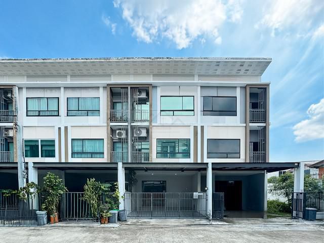 ขายทาวน์โฮม 3.5 ชั้น Modern Iconic 4 ห้องนอน พาทิโอ วัชรพล-รามอิน
