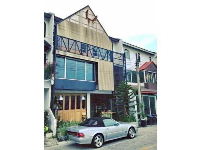 ร้านคราฟเบียร์  อาคาร 3 กรึ่มๆขึ้นรถไฟฟ้าได้ MRTแจ้งวัฒนะ14 140ม.