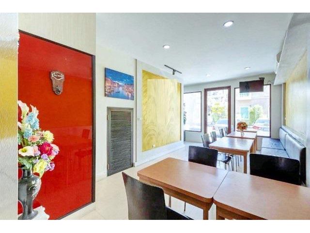 เวนิส ดิ ไอริส 200 ม.ร้านกาแฟ ถ.วัชรพล พร้อมเฟอร์ฯ 3 นอน 3 น้ำ