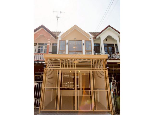 ขายทาวน์เฮ้าส์ 2 ชั้น 16 ตร.วา นวมินทร์ 135 รีโนเวทใหม่ ใกล้ตลาดป