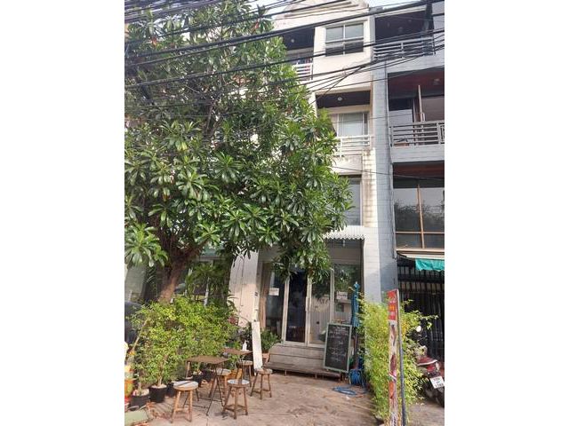 ขายอาคารพาณิชย์ 3 ชั้นครึ่ง ทาวน์อินทาวน์