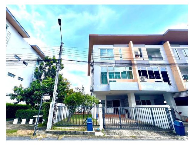 ลดราคา ทาวน์โฮม โมทาวน์ บริโอ แจ้งวัฒนะ - ประชาชื่น พร้อมอยู่