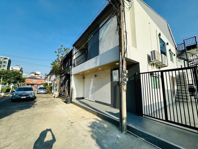 P1764 ให้เช่าบ้าน 2 ชั้น หมู่บ้านอยู่เจริญ 779 ถนนรัชดาภิเษก ซอย