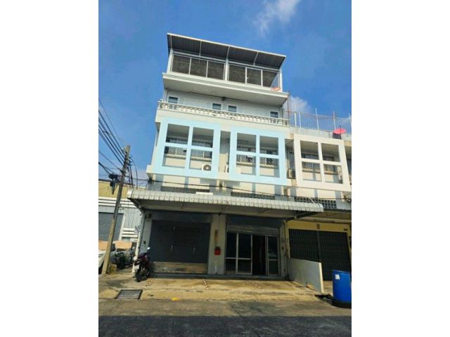 นานาชาติคิงส์คอลเลจ ให้เช่าอาคารพาณิชย์ BTS สะพานตากสิน 2.6 กม.