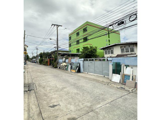 ขายอพาร์ทเม้นท์ ผู้เช่าเต็ม เนื้อที่ 113 ตรว. ถนนลาดพร้าว 64 แยก 10 แขวงวังทองหลาง