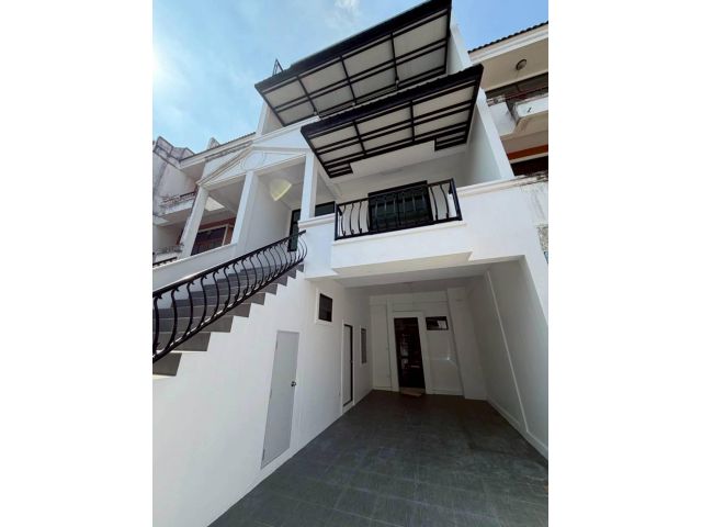 ให้เช่าทาวน์โฮม 4 ชั้น ขนาดใหญ่ ใกล้ไบเทคบางนา (N.1952)