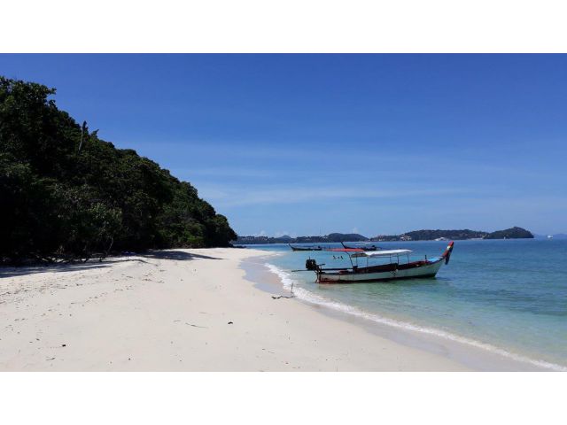 ขายที่ดิน 35 ไร่ เกาะโหลน ติดชายหาด ต.ราไวย์ อ.เมือง จ.ภูเก็ต