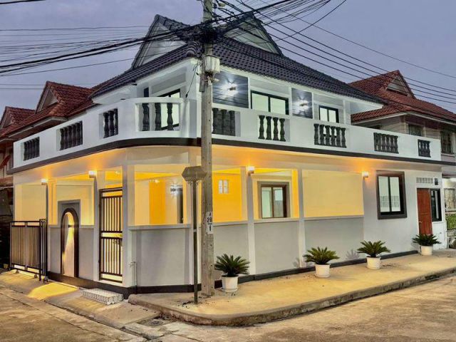 ขายทาวน์เฮ้าส์ 2 ชั้น หมู่บ้านพฤกษา 38 / 1 หลังมุม เนื้อที่ 24.7 ตารางวา 3 ห้องนอน ตำบลไทรน้อย อำเภอไทรน้อย