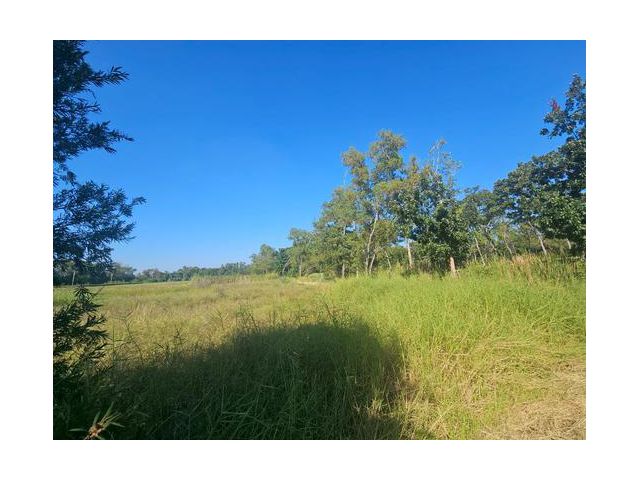 ให้เช่าที่ดินผืนงาม 16 ไร่ วิวสนามกอล์ฟลำลูกกาคันทรี่คลับ หน้ากว้างประมาณ 280 ม. ล้อมรั้วแข็งแรงรอบด้าน ถนนโครงการกว้างข