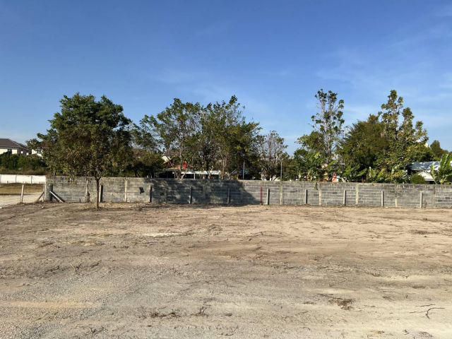 ขายที่ดินเปล่า ติดหมู่บ้านโกลเด้นพรีเว่-หนองมนบางแสน เลี่ยงเมืองหนองมน ถ.แสนสุข ทำเลดี วิวภูเขา เงียบสงบ ตรว.ละ30,000บาท