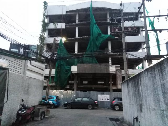 SALE LAND WITH OLD BUILDING 5 storeys  AT THONG LOR SUITABLE FOR AN APARTMENT OR HOTEL