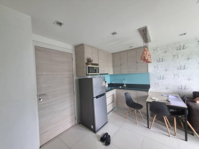 Condo for sale with a beautiful view, very to close the sea, a beautiful beach, beachfront restaurants, a playground, an