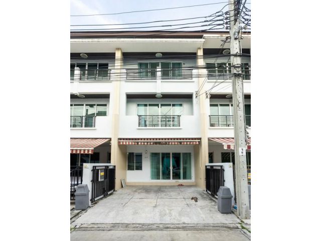ให้เช่าทาวน์โฮม 3 ชั้น บ้านกลางเมือง นาคนิวาส34 เฟอร์พร้อมอยู่