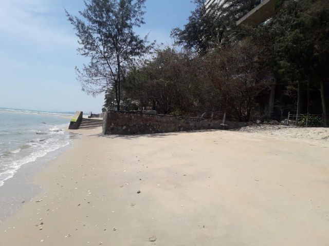 ที่ดินติดชายหาดชะอำ พร้อมสิ่งปลูกสร้าง เนื้อที่ 9-0-23.6 ไร่ อ.ชะอำ เพชรบุรี