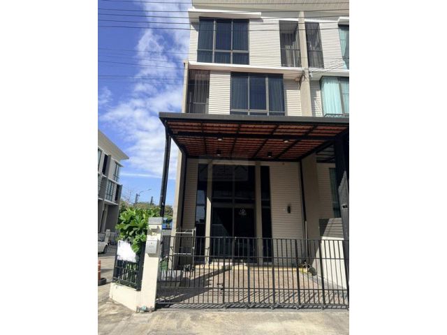 ขายทาวน์โฮม 3.5 ชั้นหลังมุม พาทิโอ พัฒนาการ32 ใกล้เอกมัย ทองหล่อ