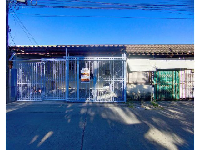 ขายถูก!!ทาวน์เฮาส์ ชั้นเดียวรีโนเวทแล้ว ในชุมชนบ้านพูน คู้บอน 30 พร้อมอยูฟรีแอร์