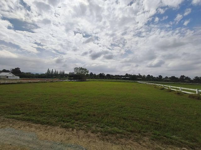 ขายที่ดินเขาใหญ่ อยู่ในซอยหมู่บ้านสิรารมย์เขาใหญ่