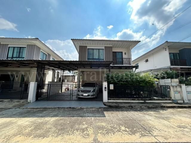 บ้านแฝด โมดิ วิลล่า บางบัวทอง บ้านสวย ทำเลดี พร้อมอยู่