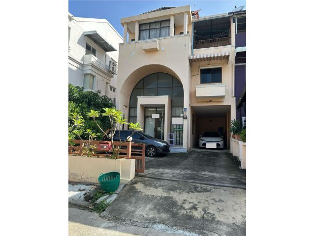 ขายโฮมออฟฟิศ 4 ชั้น ซอยกรุงเทพกรีฑา 15 ทำเลดี ใกล้ทางด่วนและรร.นานาชาติ