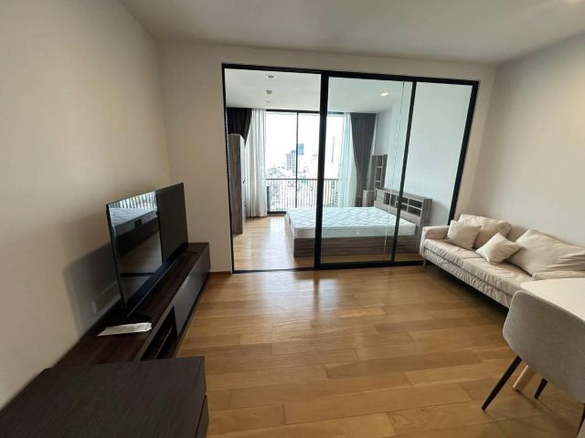 180AGJD ที่สุดของทำเลทอง! Noble Revo Silom