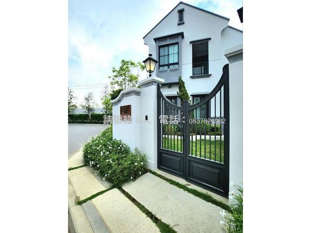 ให้เช่าบ้านหรู น้ำพุหน้าบ้าน ใกล้รร นานาชาติBrighton