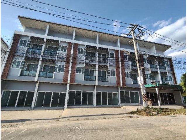 ขายอาคารพาณิชย์ 3 ชั้น ทำเลดี หน้ากว้างติดถนน 4 เมตร เนื้อที่ 18 ตารางวา ใกล้แหล่งชุมชน