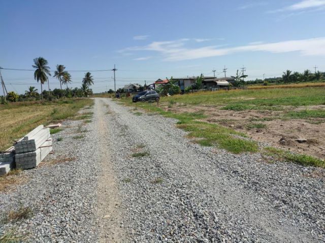 ขายด่วน ที่เมืองสุพรรณบุรี ใกล้มหาวิทยาลัยสวนดุสิตวิทยาเขตสุพรรณบุรี เนื้อที่ 210ตรว. ถมแล้ว