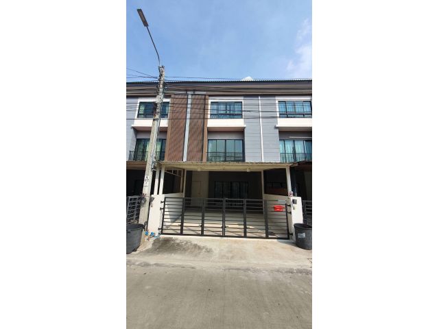 ขายทาวน์เฮ้าส์ 3 ชั้น เดอะคอนเนคอัพ 3 ซอยลาดพร้าว 126 บ้านสวย พร้อมเข้าอยู่ทันที (N.1960)