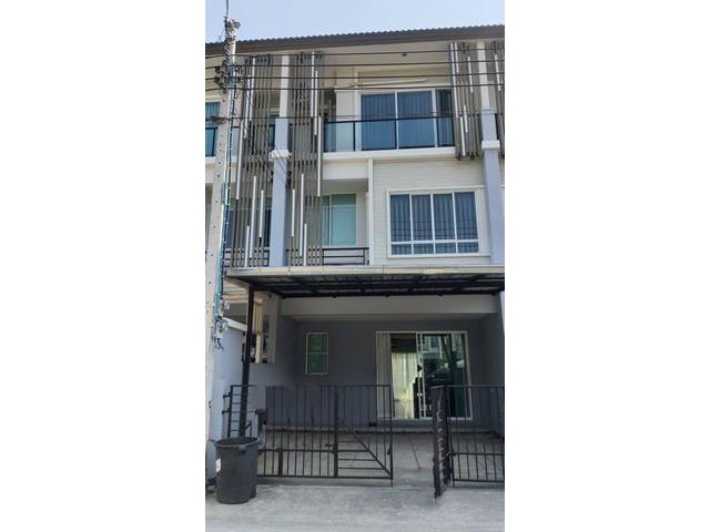 ขายทาวโฮม3 ชั้น ใกล้ รถไฟฟ้า BTS สายสีชมพู, ใกล้ทางด่วน