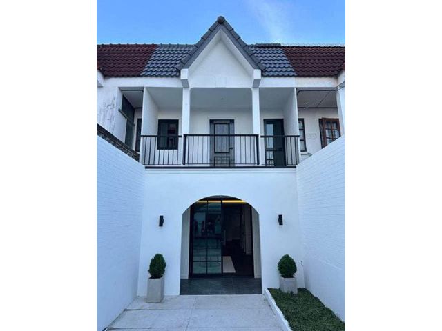 ขายทาวน์โฮมรีโนเวทใหม่