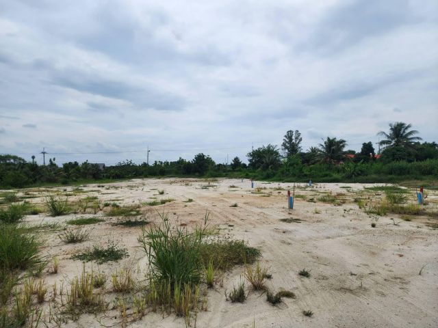 L1248 ที่ดินถมแล้ว แบ่งขาย 9 แปลง เริ่มต้นที่ 100 ตรว - 1 ไร่ พนัสนิคม ชลบุรี