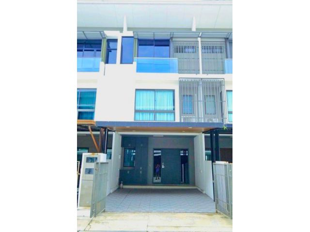 ถูกสุด ลด36% ทาวน์โฮมสุดหรู 3 ชั้น เลียบด่วนเอกมัย เดอะวอล์ค เกษต
