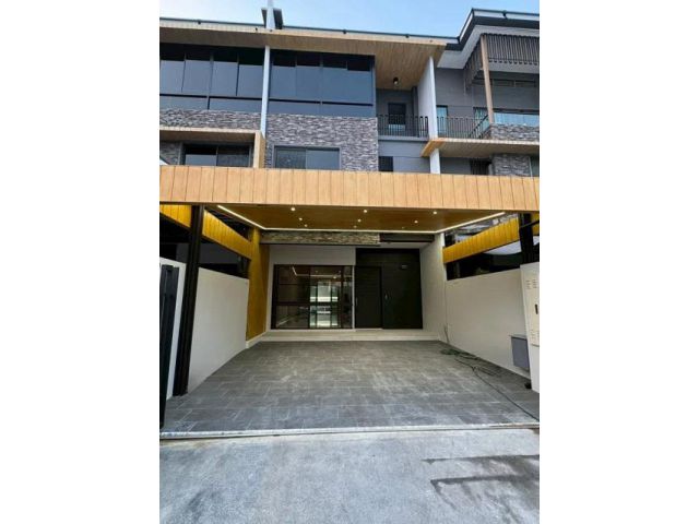 ทาวน์โฮมสุดหรู 3 ชั้น มัยลาภ  ถูกสุดในโครงการ 3 นอน เลียบด่วนเอกม