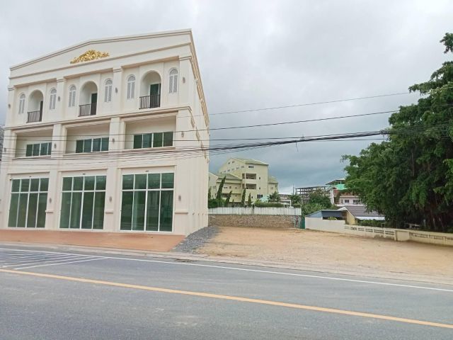 อาคารพานิชย์พร้อมที่ดินเปล่า เนื้อที่รวม2ไร่ เมืองภูเก็ต