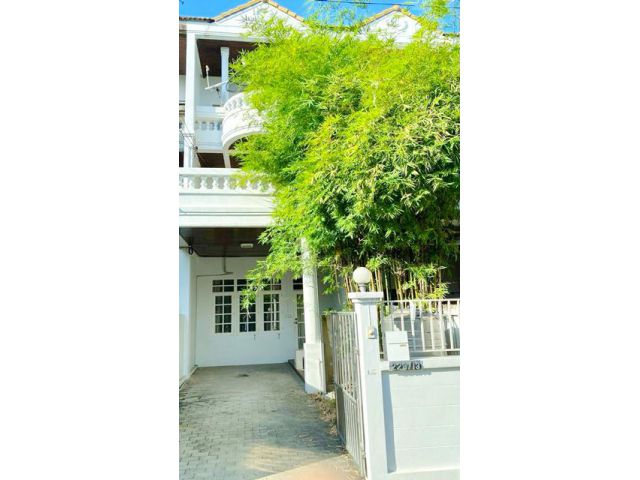 หรูมาก รัชดาภิเษก40-48 ให้เช่าทาวน์โฮม3 ชั้น 4นอน BTSรัชโยธิน