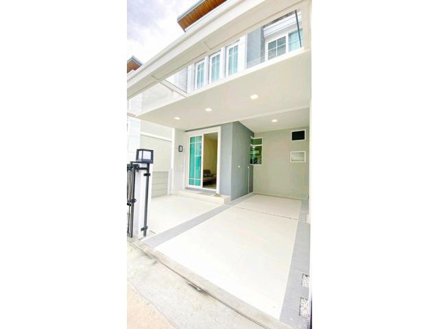 ทาวน์เฮาส์สุดหรู 2 ชั้น สุขุมวิท-ลอิมพีเรียลเวิลด์ สำโรง 1.2 กม.